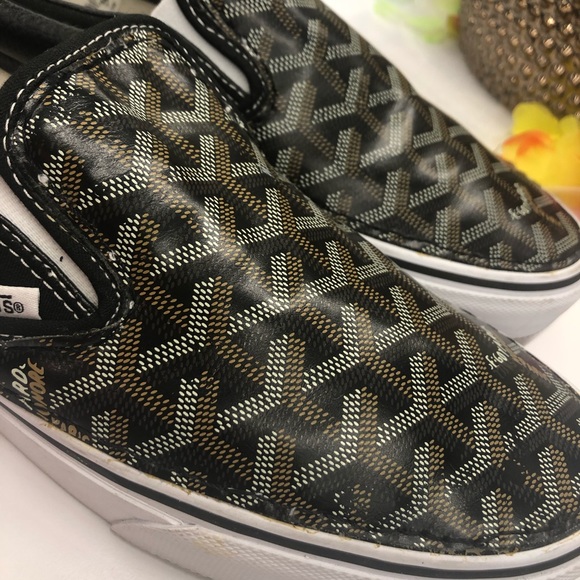 goyard slip on